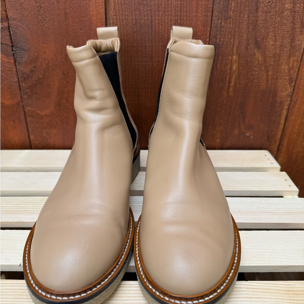 Everlane Chelsea boots